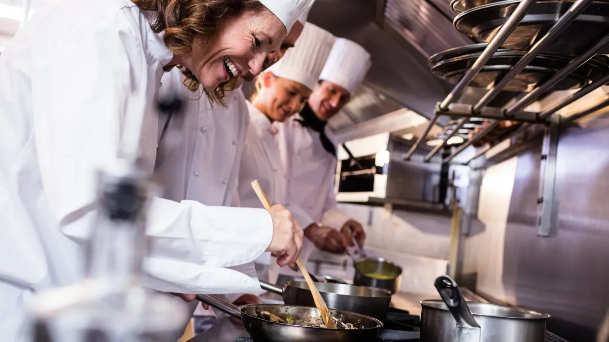 DIRECCIÓN Y PRODUCCIÓN EN COCINA
